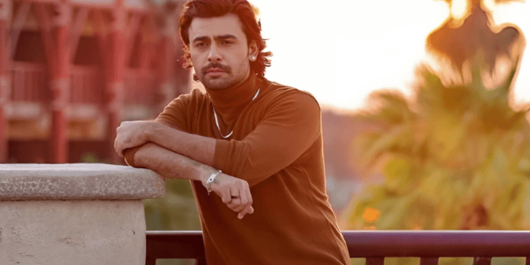 Farhan Saeed’s Witty Take on Farshi Shalwar Trend Sparks Online Frenzy