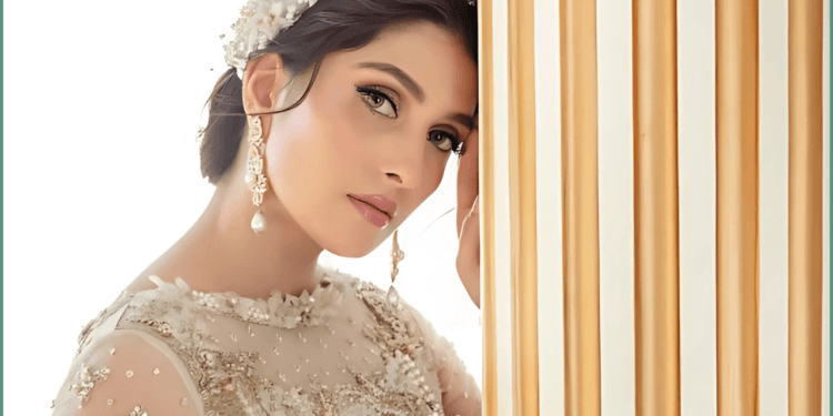 Ayeza Khan Fuels Bollywood Collaboration Rumors with Intriguing Social Media Post