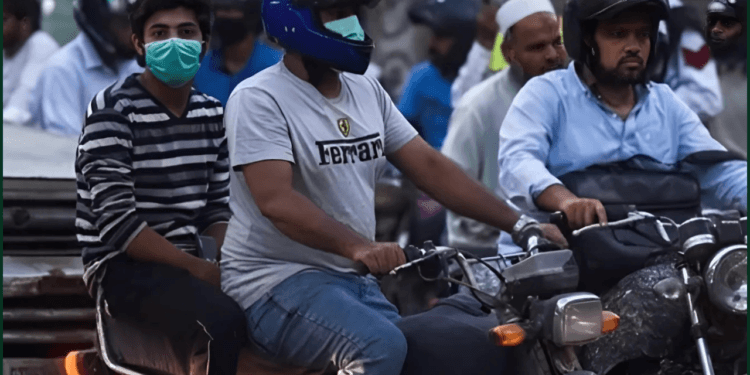 Karachi Motorcyclists Face Crackdown on Helmet Violations