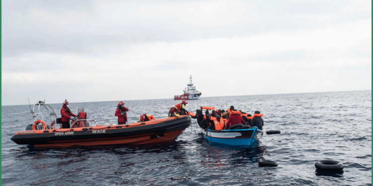Tragic Boat Capsizing in Guizhou Leaves Three Dead, Dozens Injured