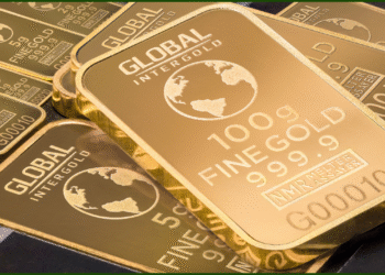 Gold Prices Tumble in Global and Local Markets